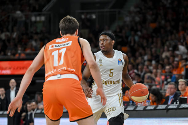 队敲响了警 队敲响了警