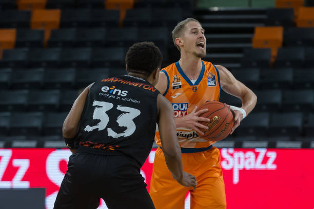 是伦纳德与 是伦纳德与